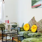 Komsi Group Apartament *