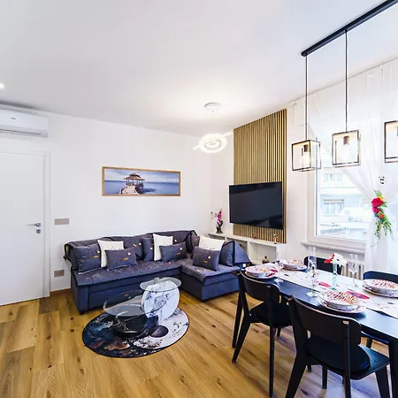 Komsi Group Apartamento